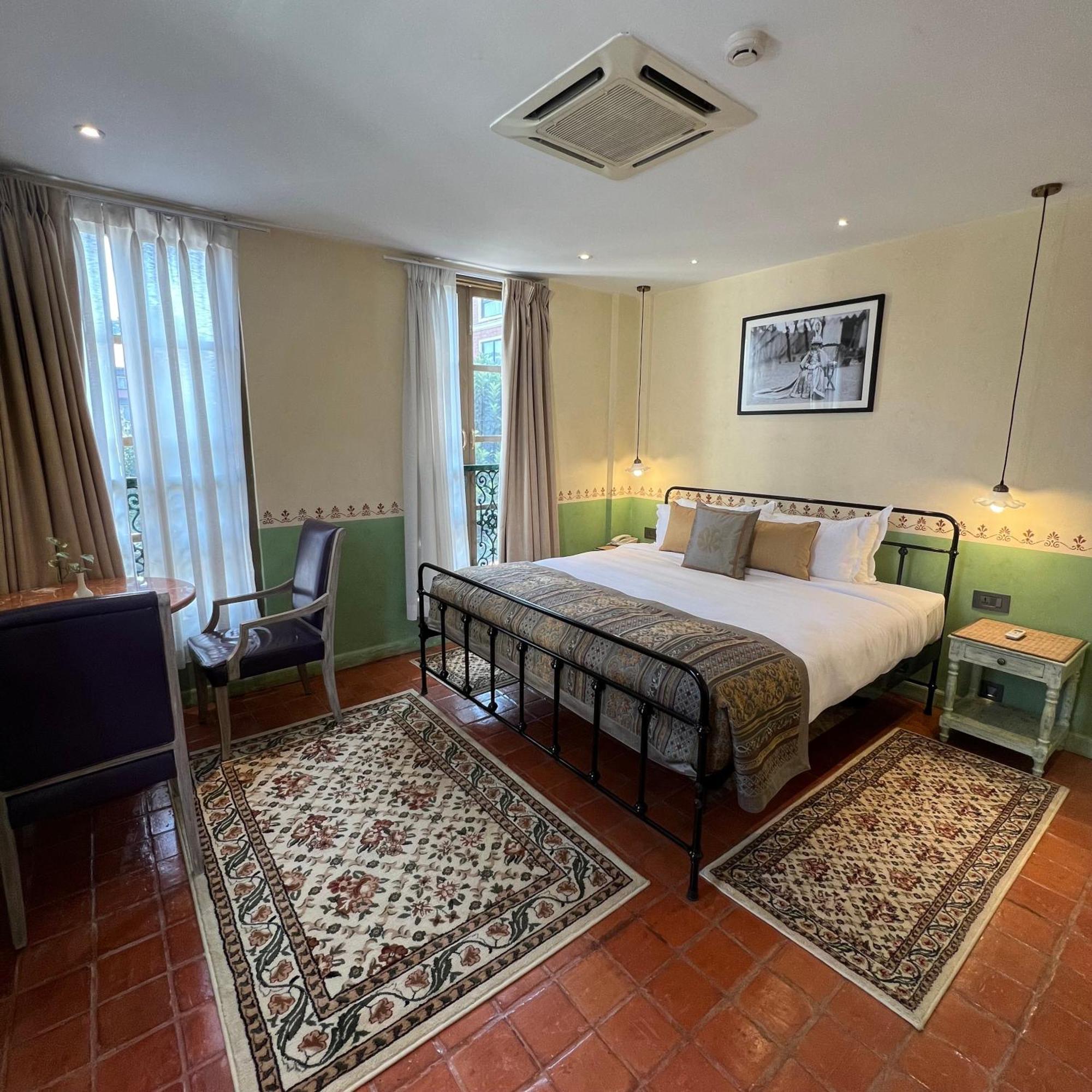 Seto Ghar Hotel Kathmandu Esterno foto